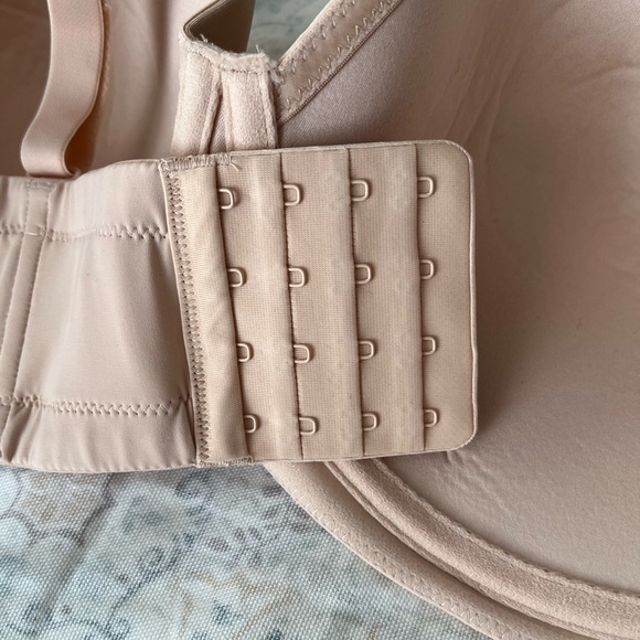 Cream underwire Bra with Molded Cups and Adjustable Straps - Picture 6 of 11